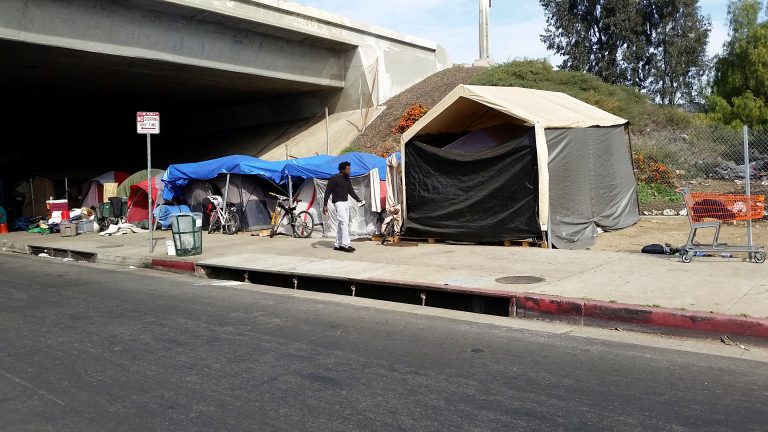 tents where homeless people are on the sidewalk